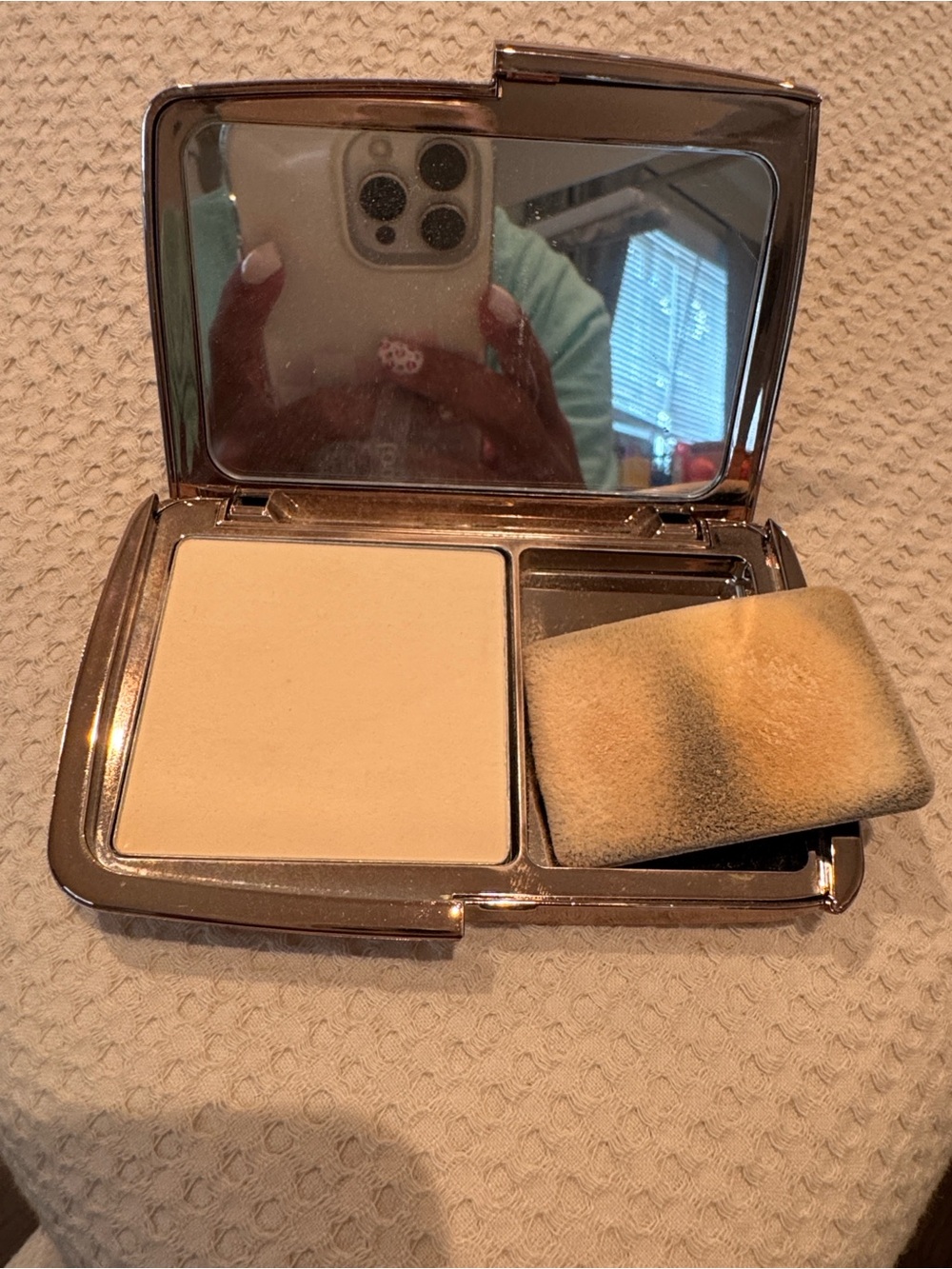 Hourglass Powder Compact - translucent - Picture 2 of 4